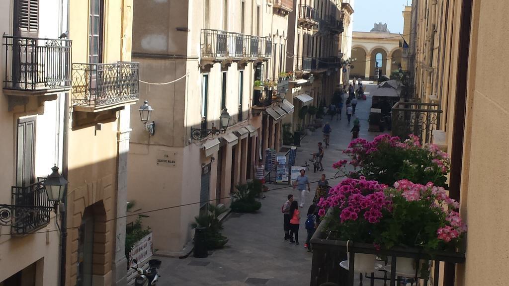B&B Arco Dell'Orologio Trapani Exteriör bild